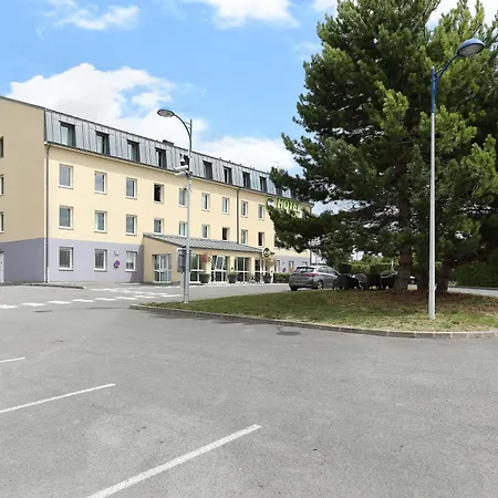 En Champagne 2* شالو أو شُمْبانيِ