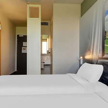 En Champagne شالو أو شُمْبانيِ